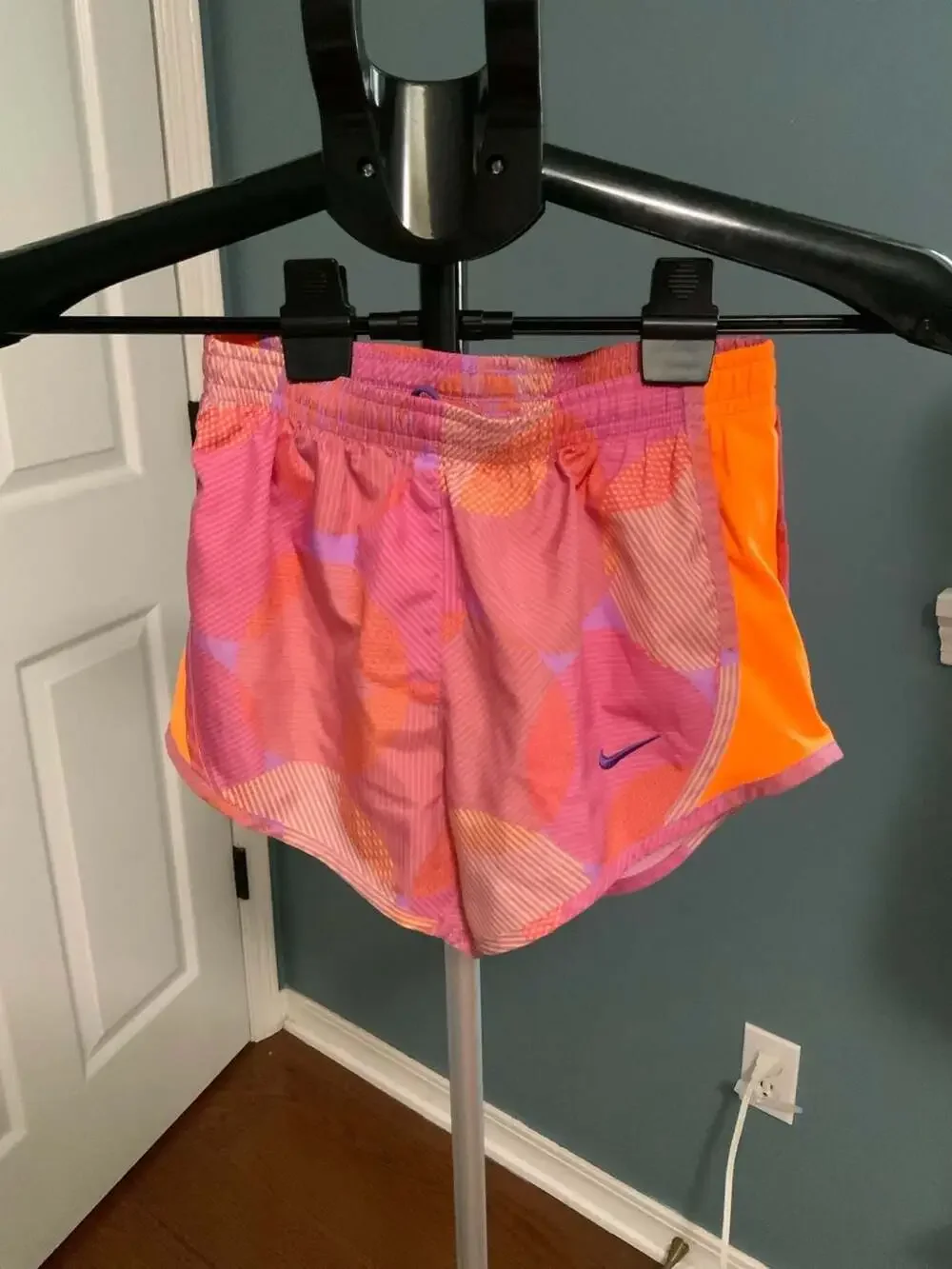 Nike Dri-Fit Shorts Girls Size S Pink Orange Geometric